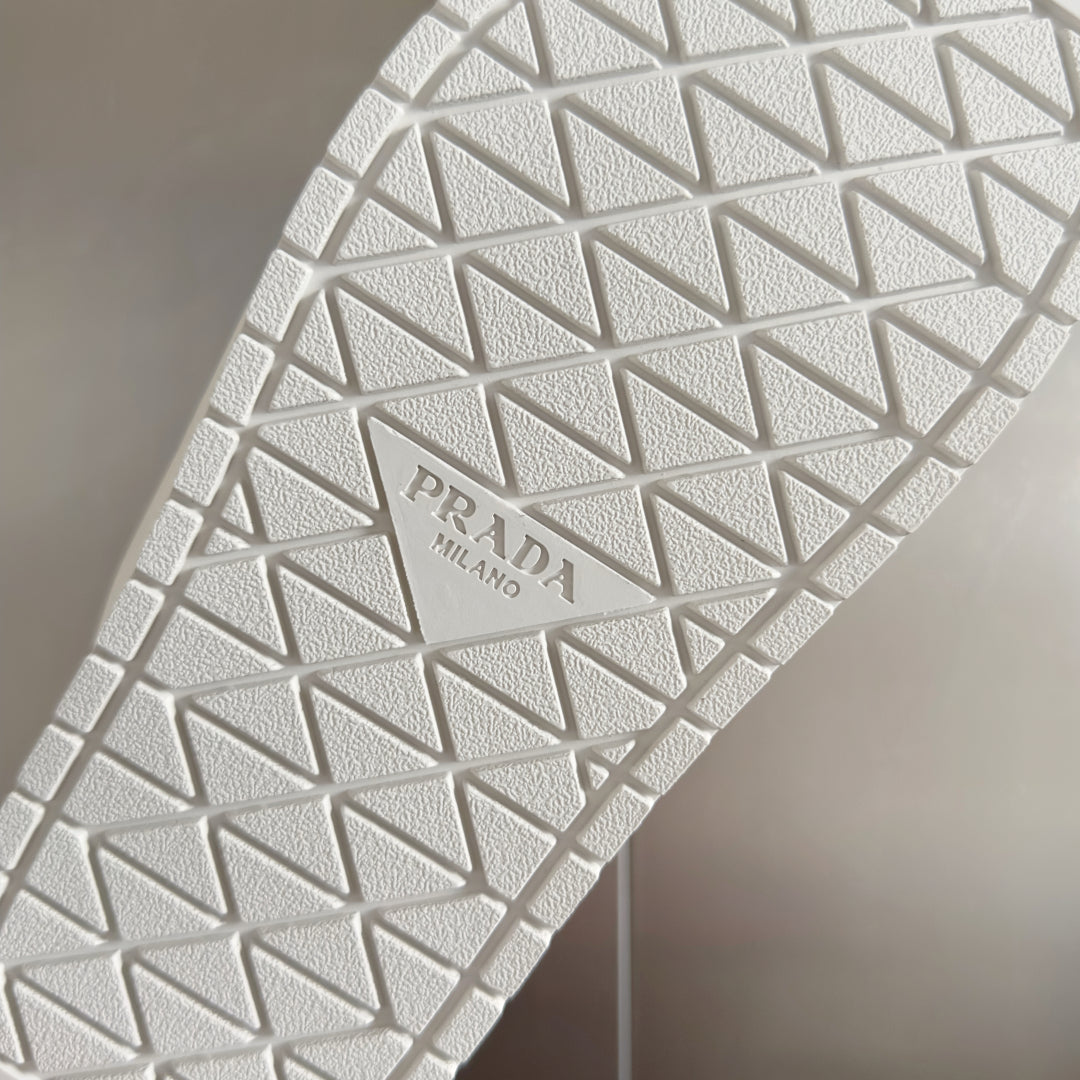 250507 New high-quality height-increasing fashionable classic slippers